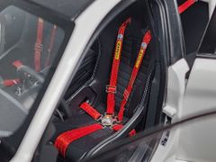 Xe Mô Hình Alfa Romeo Giulia GTAm 1:18 Motor Helix (Bianco Trofed)