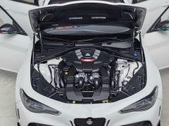 Xe Mô Hình Alfa Romeo Giulia GTAm 1:18 Motor Helix (Bianco Trofed)