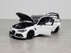 Xe Mô Hình Alfa Romeo Giulia GTAm 1:18 Motor Helix (Bianco Trofed)