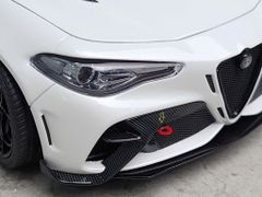 Xe Mô Hình Alfa Romeo Giulia GTAm 1:18 Motor Helix (Bianco Trofed)