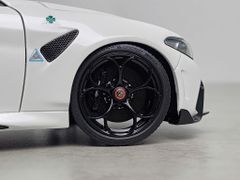 Xe Mô Hình Alfa Romeo Giulia GTAm 1:18 Motor Helix (Bianco Trofed)
