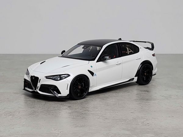 Xe Mô Hình Alfa Romeo Giulia GTAm 1:18 Motor Helix (Bianco Trofed)