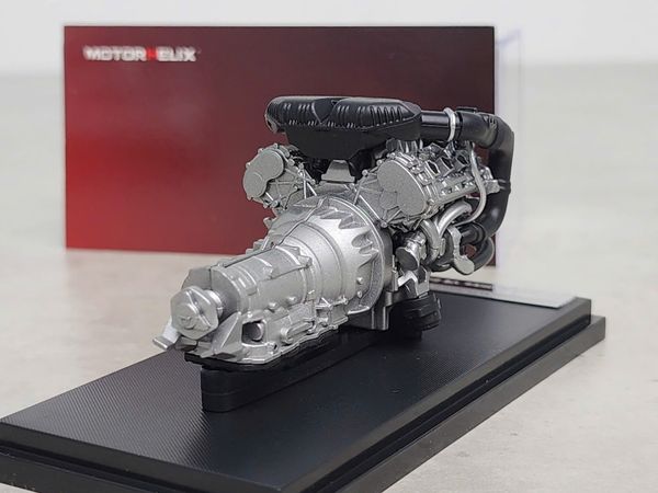 Xe Mô Hình Alfa Romeo Giulia GTAm 1:18 Motor Helix (Bianco Trofed)