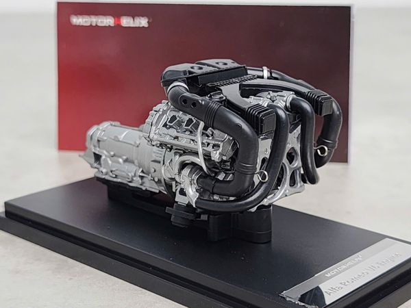 Xe Mô Hình Alfa Romeo Giulia GTAm 1:18 Motor Helix (Bianco Trofed)