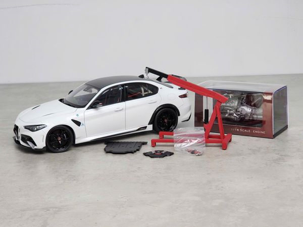 Xe Mô Hình Alfa Romeo Giulia GTAm 1:18 Motor Helix (Bianco Trofed)