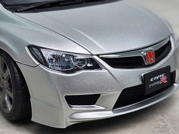 Xe Mô Hình Honda Civic Type R (FD2) 2007 Early Version 1:18 Motor Helix (Super Platinum Silver Metalic)