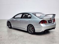 Xe Mô Hình Honda Civic Type R (FD2) 2007 Early Version 1:18 Motor Helix (Super Platinum Silver Metalic)