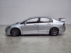Xe Mô Hình Honda Civic Type R (FD2) 2007 Early Version 1:18 Motor Helix (Super Platinum Silver Metalic)