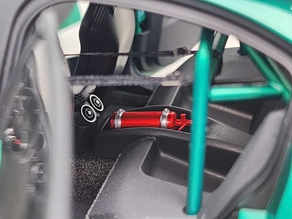 Xe Mô Hình Alfa Romeo Giulia GTAm 1:18 Motor Helix (Montreal Green)