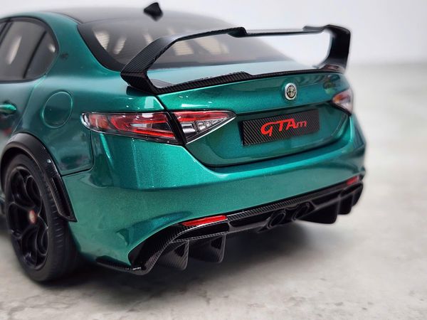 Xe Mô Hình Alfa Romeo Giulia GTAm 1:18 Motor Helix (Montreal Green)