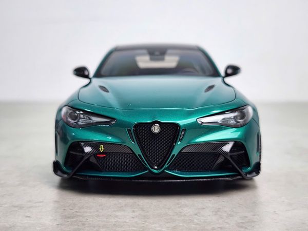 Xe Mô Hình Alfa Romeo Giulia GTAm 1:18 Motor Helix (Montreal Green)