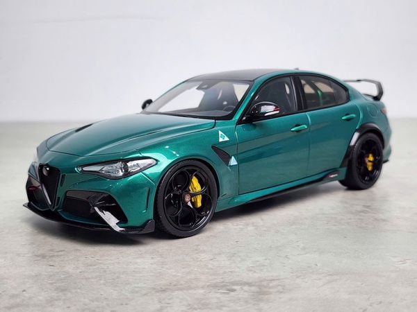 Xe Mô Hình Alfa Romeo Giulia GTAm 1:18 Motor Helix (Montreal Green)
