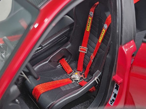 Xe Mô Hình Alfa Romeo Giulia GTAm 1:18 Motor Helix (Rosso GTA Red)