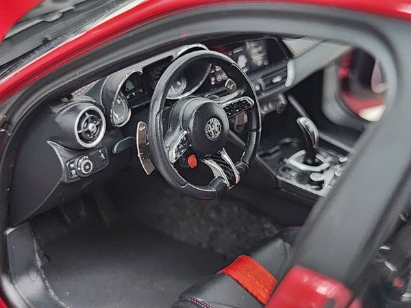 Xe Mô Hình Alfa Romeo Giulia GTAm 1:18 Motor Helix (Rosso GTA Red)