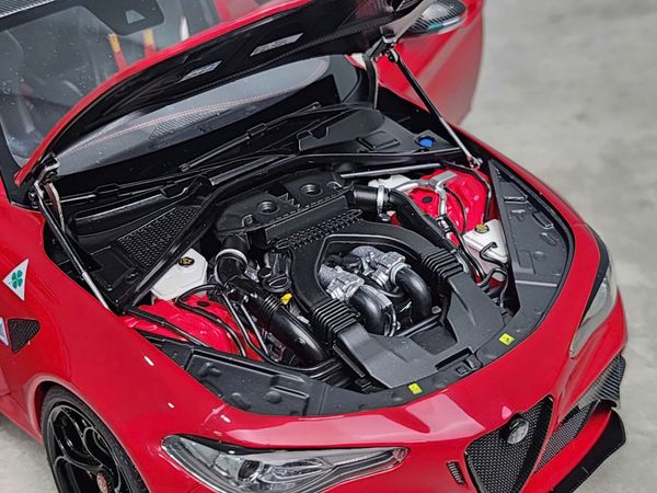 Xe Mô Hình Alfa Romeo Giulia GTAm 1:18 Motor Helix (Rosso GTA Red)