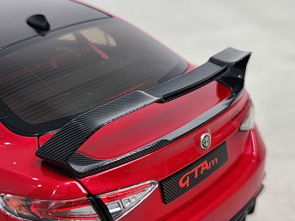 Xe Mô Hình Alfa Romeo Giulia GTAm 1:18 Motor Helix (Rosso GTA Red)