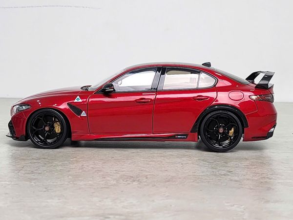Xe Mô Hình Alfa Romeo Giulia GTAm 1:18 Motor Helix (Rosso GTA Red)