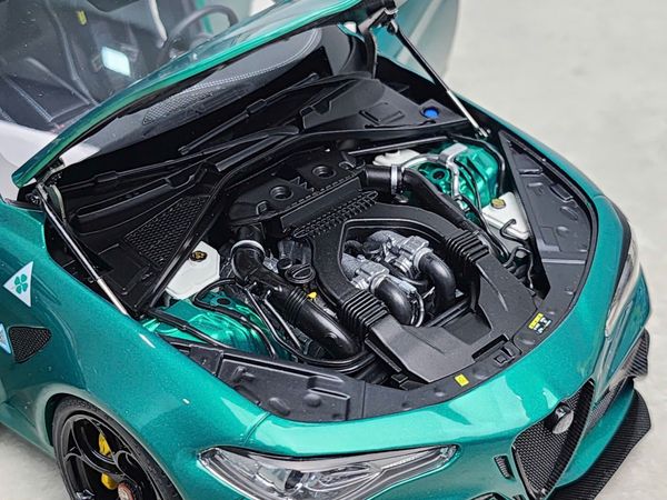 Xe Mô Hình Alfa Romeo Giulia GTAm 1:18 Motor Helix (Montreal Green)