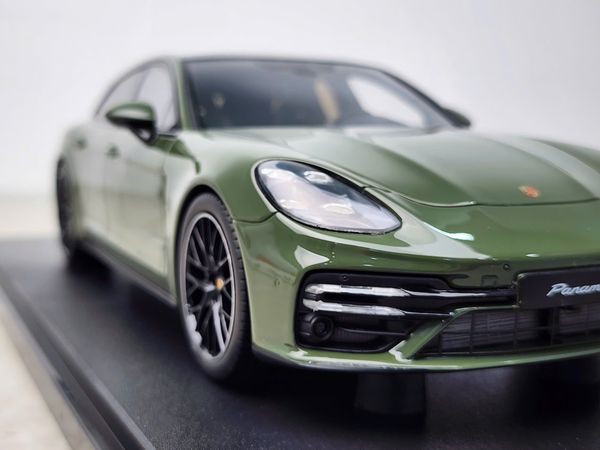 Xe Mô Hình Porsche Panemera Turbo S Sport Turismo 2021 1:18 GT Spirit ( Green )