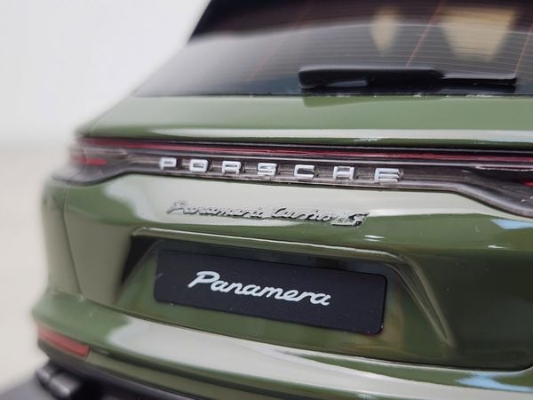 Xe Mô Hình Porsche Panemera Turbo S Sport Turismo 2021 1:18 GT Spirit ( Green )