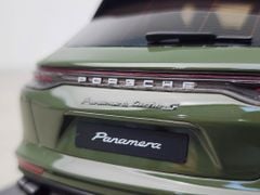 Xe Mô Hình Porsche Panemera Turbo S Sport Turismo 2021 1:18 GT Spirit ( Green )