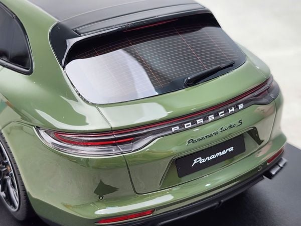 Xe Mô Hình Porsche Panemera Turbo S Sport Turismo 2021 1:18 GT Spirit ( Green )