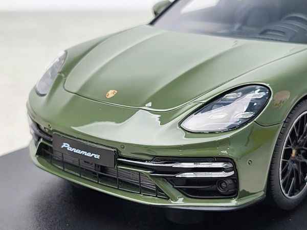 Xe Mô Hình Porsche Panemera Turbo S Sport Turismo 2021 1:18 GT Spirit ( Green )