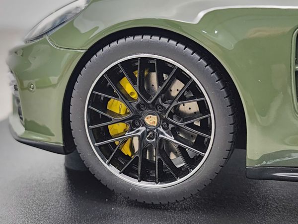 Xe Mô Hình Porsche Panemera Turbo S Sport Turismo 2021 1:18 GT Spirit ( Green )