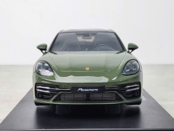 Xe Mô Hình Porsche Panemera Turbo S Sport Turismo 2021 1:18 GT Spirit ( Green )