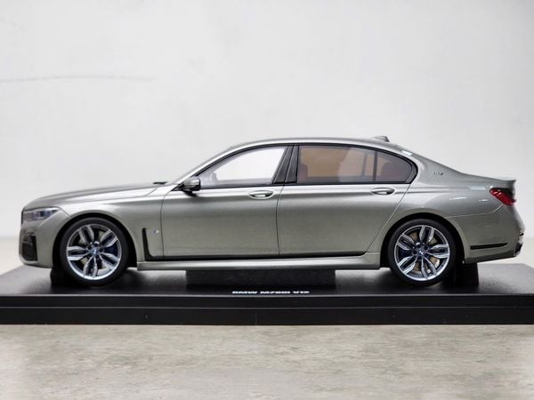 Xe Mô Hình BMW M760I V12 Final Edition 2020 1:18 GT Spirit ( Grey )