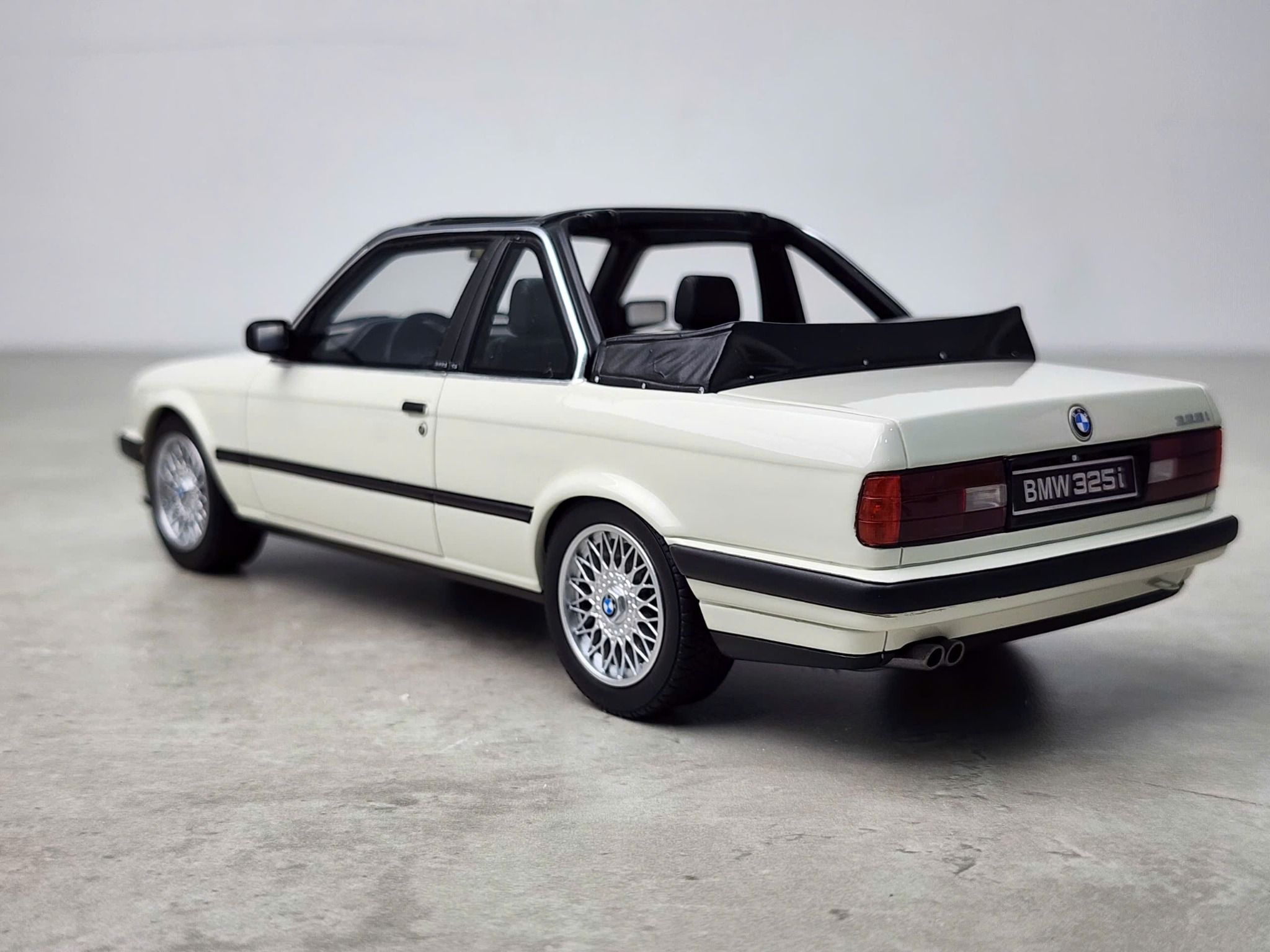 Ottomobile 1:18 BMW 325i (E30) TC2 Baur Año de construcción 1988 blanco alpino OT1097 modelo