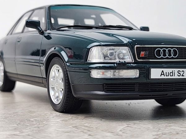 Xe Mô Hình Audi S2 Sedan 1:18 OttO ( Green )