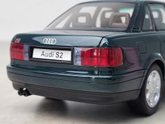 Xe Mô Hình Audi S2 Sedan 1:18 OttO ( Green )