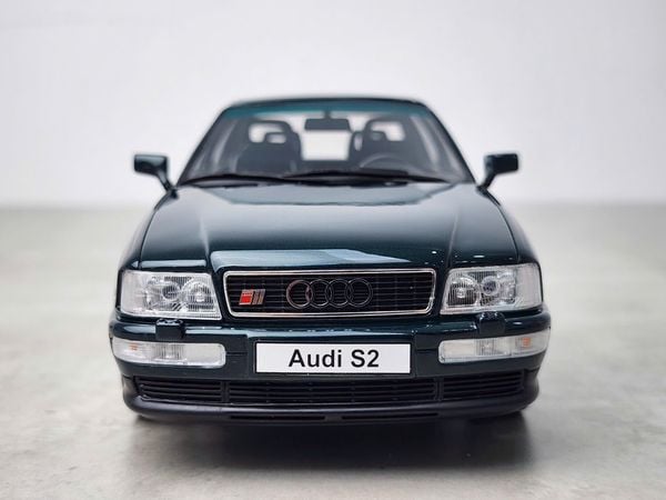 Xe Mô Hình Audi S2 Sedan 1:18 OttO ( Green )