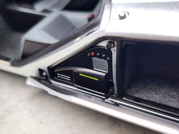 Xe Mô Hình McLaren F1 1:18 LCD ( Silver )
