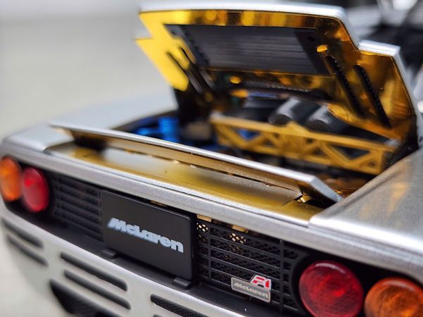Xe Mô Hình McLaren F1 1:18 LCD ( Silver )