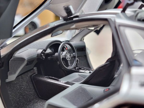 Xe Mô Hình McLaren F1 1:18 LCD ( Silver )
