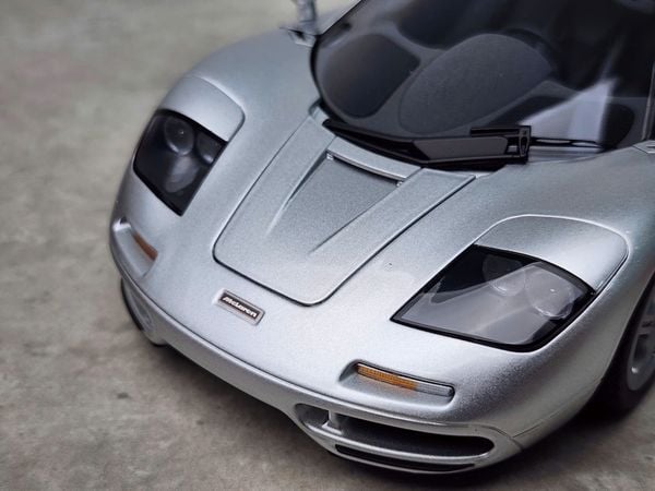 Xe Mô Hình McLaren F1 1:18 LCD ( Silver )