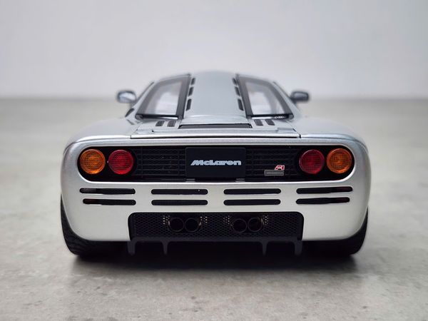 Xe Mô Hình McLaren F1 1:18 LCD ( Silver )