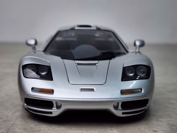 Xe Mô Hình McLaren F1 1:18 LCD ( Silver )