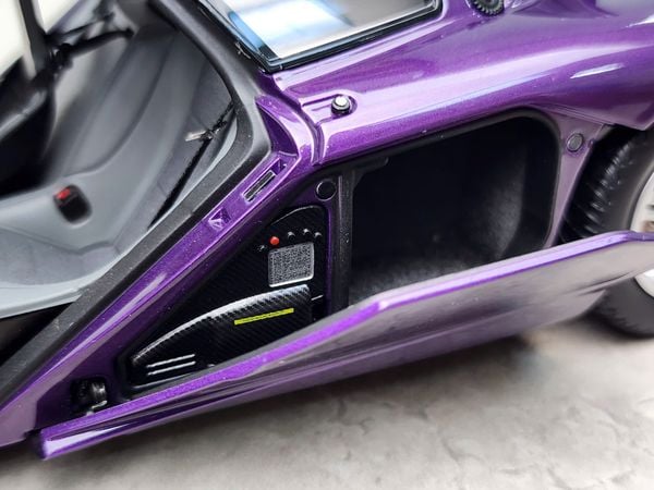Xe Mô Hình McLaren F1 1:18 LCD (Tím)