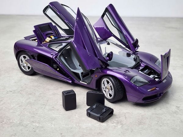 Xe Mô Hình McLaren F1 1:18 LCD (Tím)