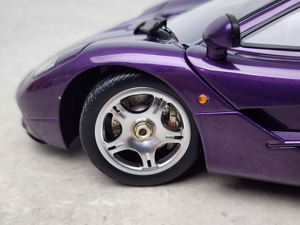Xe Mô Hình McLaren F1 1:18 LCD (Tím)