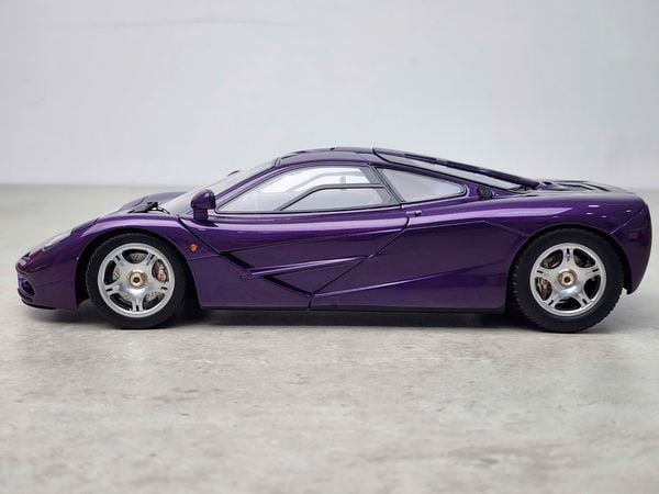 Xe Mô Hình McLaren F1 1:18 LCD (Tím)