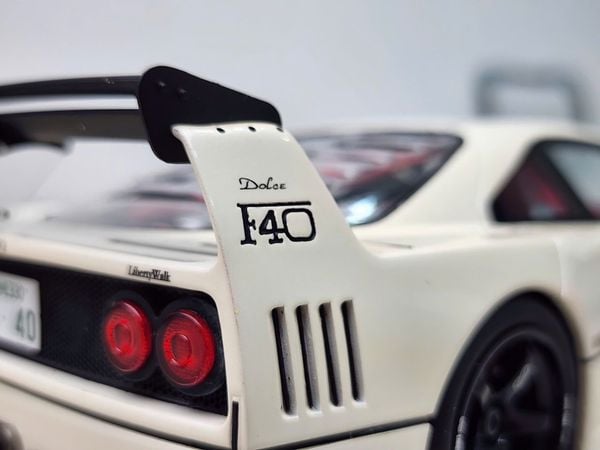 Xe Mô Hình Ferarri F40 LBWK 1:18 GTSpirit ( Trắng )