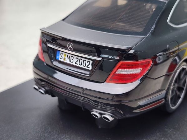 Xe Mô Hình Mercedes-Benz C63 AMG W204 Edition 507 Diecast Model Car 1:18 GT Spirit