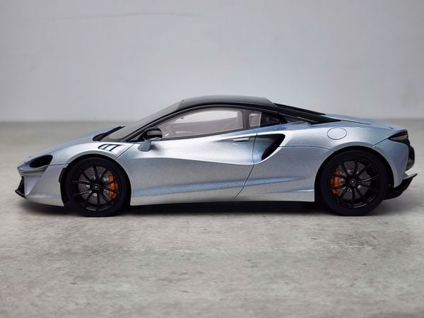 Xe Mô Hình MCLaren Artura 1:18 GTSpirit ( Bạc )