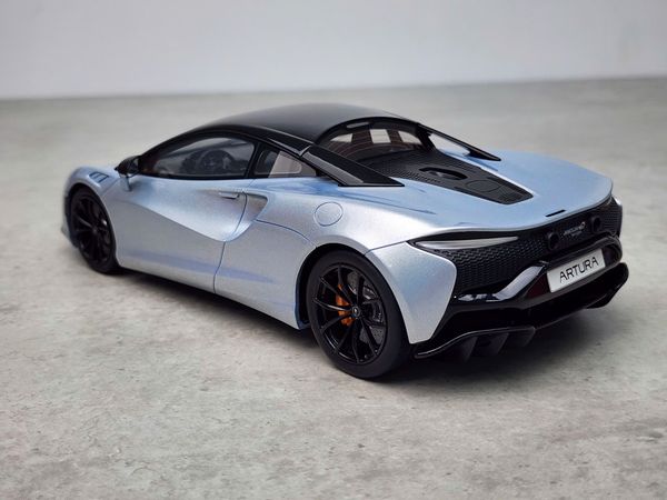 Xe Mô Hình MCLaren Artura 1:18 GTSpirit ( Bạc )