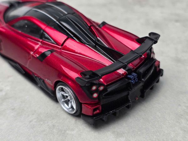 Xe Mô Hình Pagani Imola Rosso Dubai 1:64 Tarmac Works