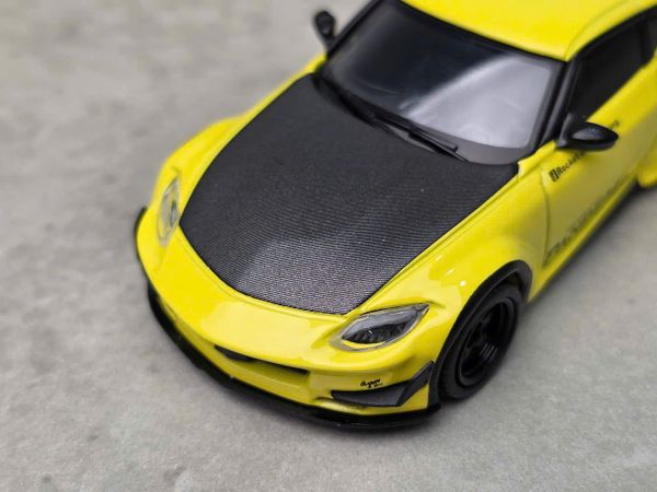 Xe Mô Hình Nissan Z Pandem Ikazuchi 1:64 MiniGT (Vàng)